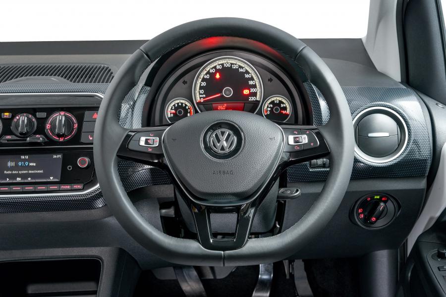 Панель приборов Volkswagen up! 5-Door 2016 года  (ZA) (фото 11 из 24)